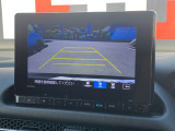 ■バックカメラ■ガイドラインが表示されるので、バック駐車が苦手な方でも安心です!ギアをリバースに入れれば自動的に切り換わりますので、面倒な操作も不要です♪狭い駐車場もお車を傷つけず安心ですね!
