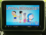 停車中には、お気に入りの番組や映像をお楽しみいただけます。長距離移動の際の休憩時間などに最適です。