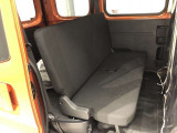 【後部座席】も当然、綺麗・清潔に仕上げております。内装の綺麗なお車は気持ちが良いですし、コンディションのいい車が多いです。これもオススメの1台です。