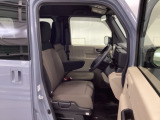 フィット感のあるシート。しっかりと支えてくれるので、長時間の運転を快適にサポートしてくれます。
