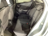 人間が歩行時に行っている「頭部の安定(目線の安定)」を車内でも再現する為、骨盤を支えて姿勢を崩しにくくするシート設計が取り入れられています!