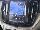 ナビ画面のままディスプレイの下のボタンを押しますと、地図の下部に無線接続したスマートフォンや再生するオーディオの情報が表示されます