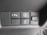 パーキングセンサーや横滑りを防ぐVSA等のスイッチ類は運転席の右側、手の届きやすい位置にあります。