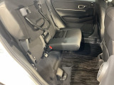 後席をはね上げれば、「もうひとつの荷室」が生まれます。