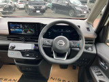 開放的で周囲が広く見渡せる運転席は車両の感覚がつかみやすくて安心安全です♪雨の日も視界良好、油膜や汚れの付着を防止するウィンドウ撥水の施工も承ります♪フロントガラスだけでなく、全ガラスに施工可能です☆