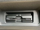 すっきり埋め込み型ETC車載器(高速道路の利用時に 料金所の通過をスムーズに行うために自動で料金を精算するシステム)