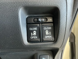 【両側パワースライドドア】両側がパワースライドドアになっており、運転席のスイッチやスマートキーでも開閉が可能です!開口部も広いので乗り降りも楽々♪