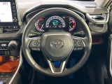 【純正革巻きステアリング】上質な革を使用することで、手にしっかり馴染みとても運転しやすいハンドルです♪