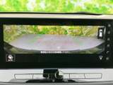 後方確認をサポートするモニターで、安全な運転を支援。狭い道や駐車時にも、落ち着いて操作できます。運転初心者の方にもおすすめです。