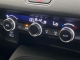 【左右独立型フルオートエアコン】運転席と助手席でそれぞれお好みの温度に設定可能。同乗者にも配慮した、快適な空調をお届け致します。