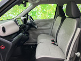 運転しやすいように配置された操作系。視認性も高く、安全運転をサポートします。快適な運転環境をご提供します。