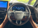 【純正革巻きステアリング】上質な革を使用することで、手にしっかり馴染みとても運転しやすいハンドルです♪