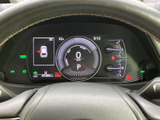 視認性の高いメーター類は、運転に必要な情報を的確にドライバーへ伝えます。直感的な操作性で、安全運転をサポートします。