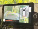 【パノラミックビューモニター】専用のカメラにより、上から見下ろしたような視点で360度クルマの周囲を確認することができます☆死角部分も確認しやすく、狭い場所での切り返しや駐車もスムーズに行えます。
