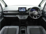 ◆インテリアパネル◆視界広々で非常に運転しやすくロングドライブでも疲れを感じさせないすっきりとまとまったインパネ周りです。