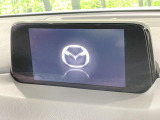 【マツダコネクトナビ】車内の雰囲気にマッチした一体型タイプのナビ。各種車輌設定やBluetooth再生等、様々な機能が楽しめます。直感的なダイヤル操作が可能で、使い勝手も良好です。