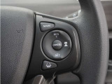 ◆アダプティブクルーズコントロール◆予め設定した車速内でクルマが自動的に加減速。前走車との適切な車間距離を維持しながら追従走行します。【LKAS】車線維持支援システムでステアリング操作を支援。