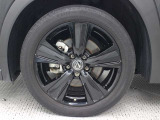 225/50R18ランフラットタイヤ&アルミホイールを装着しています。
