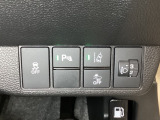 ハンドルの右側にはヘットライトリベライザーとHondaセンシング用のメインスイッチがついています。ヘッドライトリベライザーは道路状況や積荷の加重に応じてライトの高さを調節できます。