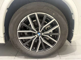 サービスにはドイツ本国と同様に教育と訓練を受け、BMWを知り尽くした「マイスター」が数多く在籍しております。360度による納車前点検整備で、お客様に安心と安全をお届けいたします。