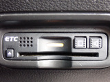 ■【ETC車載器】が装備されています。セットアップをしてお渡しとなり、ETCカードを差し込むだけで高速道路の利用が可能です。