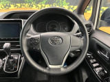 【純正革巻きステアリング】上質な革を使用することで、手にしっかり馴染みとても運転しやすいハンドルです♪