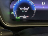 視認性に優れたメーターを採用しており、走行中でも車速や情報が分かりやすく表示されます。運転時の視線移動をむりのない範囲に抑え、快適で安心感のあるドライブをサポートします。