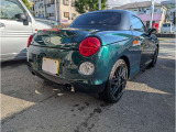 エンジンオイルは汚れ具合に関わらず、全てのお車交換しております。当店のこだわりの1つです。