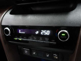 車内の温度管理に便利なオートエアコン☆