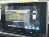 バックモニターで、狭い場所でも安全に駐車できます。周囲の状況をしっかり確認し、安心して運転しましょう。