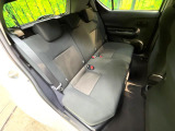 コンパクトカーですが、セカンドシートは十分な広さがあり快適にお乗りいただけます♪シートを倒して大きな荷物を積んだりと、用途の幅が広い1台です。