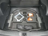 【車載工具】タイヤ交換には必需品ですね!万が一に役立つ工具です。緊急時に備え、使い方をしっかり覚えておきましょう。