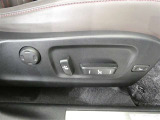 運転席のシート調整を電動で調整できます。無段階調整なので、どなたにもピッタリの調整が可能です。