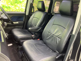 運転しやすい視界と、操作しやすい配置が魅力です。スムーズなドライビングをサポートし、安心感を与えます。