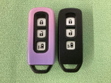 スマートキー付きですからドアロックの開閉およびエンジンスタートが楽々です。電動スライドドアの開け閉めもボタンで操作できます。スペアキーも同じものを用意しております。
