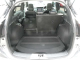 リアシートは6:4分割可倒式を採用しておりますので、乗車人数やお荷物の量に併せてアレンジが可能です♪