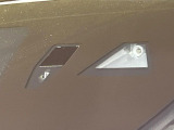 【スマートブレーキサポート】走行中に前方の車両等を認識し、衝突しそうな時は警報とブレーキで衝突回避と被害軽減をアシスト。より安全にドライブをお楽しみいただけます。