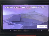【バックカメラ】運転が苦手な方も車庫入れラクラクです!ギアをリバースに入れれば自動的に切り換わりますので、面倒な操作は不要です♪狭い駐車場もお車を傷つけず安心ですね!