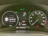 視認性の高いメーター類で、運転に必要な情報を的確に把握できます。運転に集中できる環境が、より安全なドライブをサポートします。情報過多になる心配もありません。