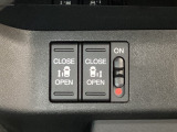 リアドアは乗り降りに便利な両側電動スライドドアです。また運転席に座っていながらスイッチ操作で自在にスライドドアを開け閉めできます。
