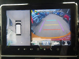 【全方位モニター】リバースに入れた際、車両全体を見渡している映像に切り替わります。また、見通しが悪い場所で便利な前方ワイド映像やすれ違いに便利な助手席側ワイド映像など切り替えが出来ますよ♪