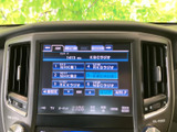 ラジオや音楽をクリアに楽しめる高精細ディスプレイ。CDやHDDなど様々なメディアに対応し、快適なドライブをサポートします。