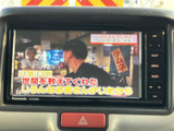 停車中には、テレビや動画コンテンツをお楽しみいただけます。長距離移動や休憩時間も快適に過ごせる機能です。