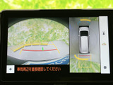 停車中に楽しめるTV機能。ニュースや番組をチェックして、待ち時間を有効活用できます。快適な時間を過ごせる嬉しい装備です。