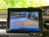狭い場所での駐車も安心のバックモニター。後方の状況を画面で確認できるので、安全に駐車できます。運転に自信がない方にもおすすめです。