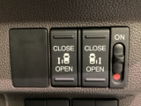 リアドアは乗り降りに便利な両側電動スライドドアです。また運転席に座っていながらスイッチ操作で自在にスライドドアを開け閉めできます。