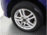 かっこいいホイールですね。 車のイメージを大きく左右するホイール部分はコダワリを持ちたいですね。
