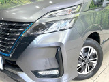 【LEDヘッドライト】悪天候や夜間走行時も良好な視界を確保し安心して運転できる高輝度LEDヘッドライトを装備!点灯速度が早く、消費電力も抑えられています。