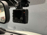いくら安全運転をしていても、事故に巻き込まれることもあります。万が一の時に証拠として使える社外品の前後ドライブレコーダーがついてます♪