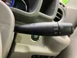 操作しやすいウインカーレバーで、スムーズな合図が可能。安全運転に欠かせない機能です。確実な操作感で安心です。